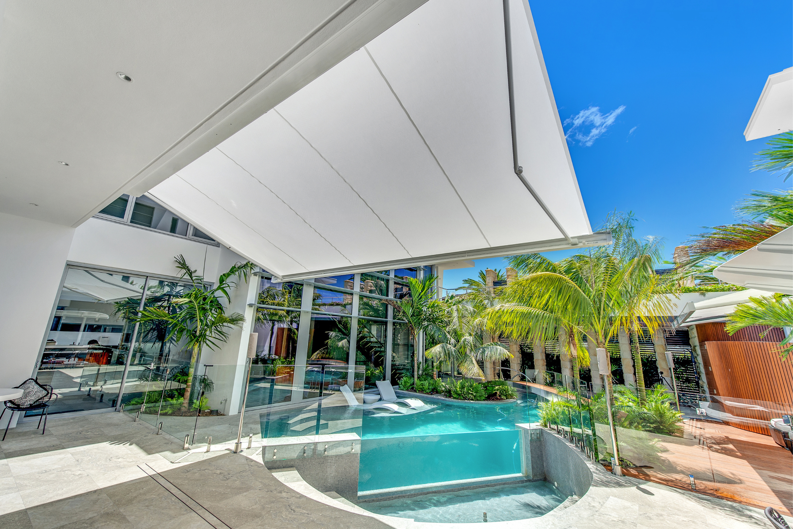 6000 FOLDING ARM AWNING